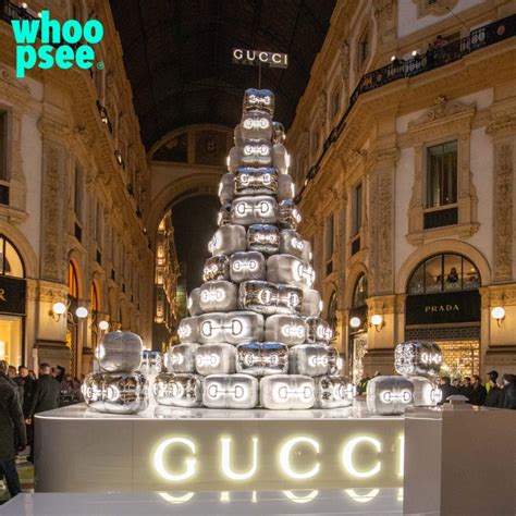 albero natale gucci galleria|Perché l’albero di Gucci in Galleria a Milano sta  .